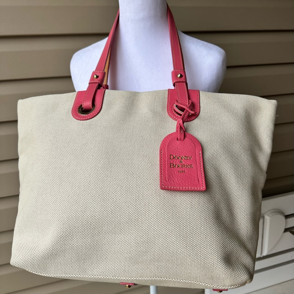 EUC off white with pink trim Dooney & Bourke tote bag